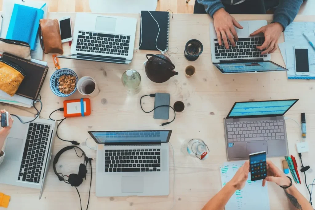 CRM co to jest? 4 rzeczy, które system CRM robi dla firmy